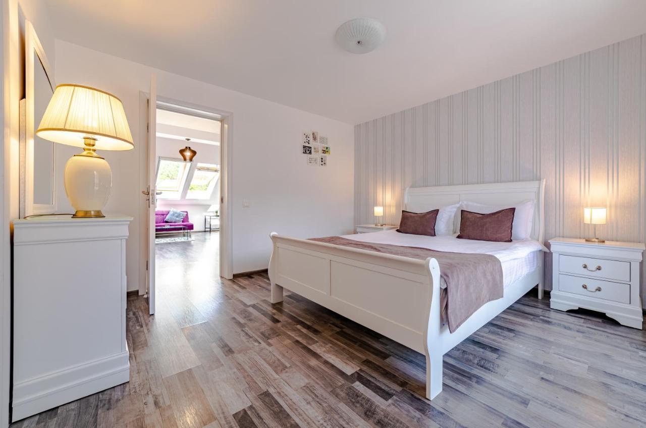 Yael Luxury Apartments 2 Буштені Екстер'єр фото