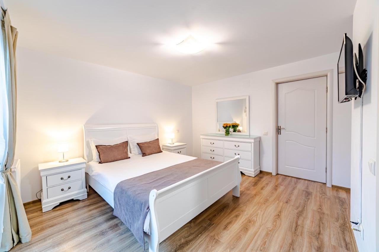 Yael Luxury Apartments 2 Буштені Екстер'єр фото